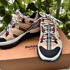 Burberry Low Top Sneaker size 6.5